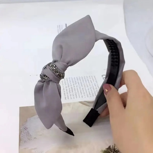 Kaunis makea tiara, jousi ja strassit useissa väreissä Grey one size