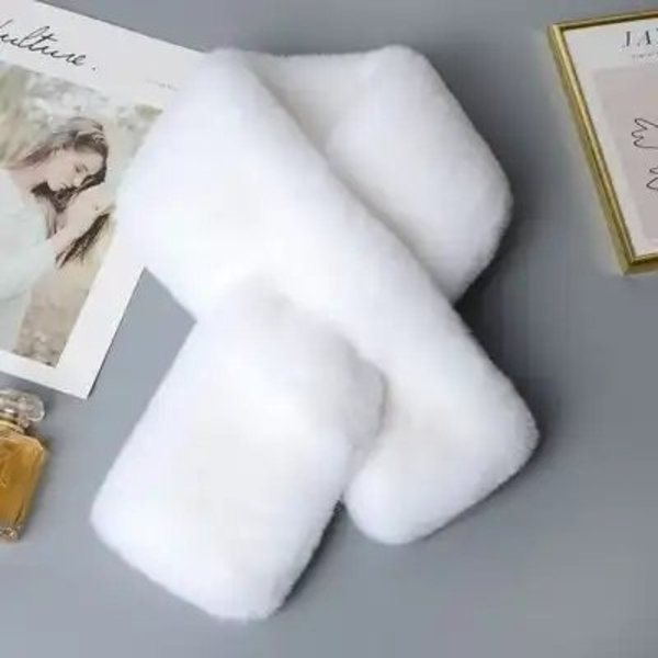 Halsduk med fuskpäls i flera färger leopard rosa vit grå White one size