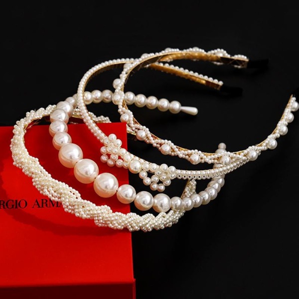 Handgjort Lyxigt Diadem i metall med band av pärlor White one size