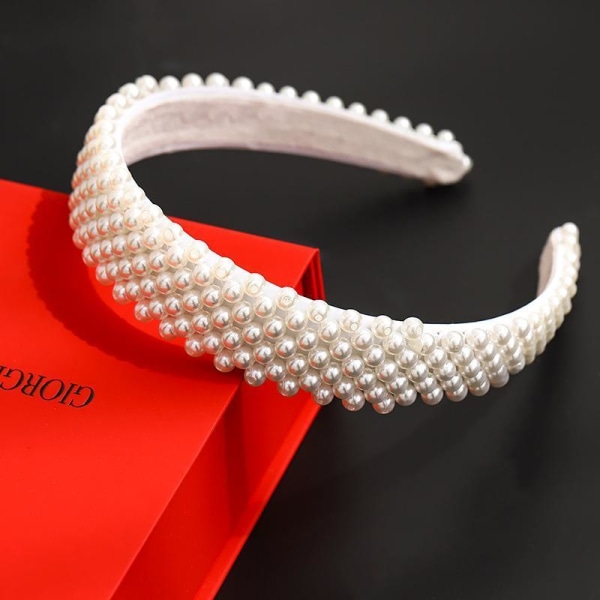 Håndlaget Luksuriøst bredt diadem i stoff med perlebånd b White one size