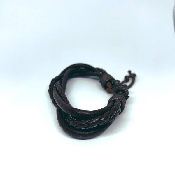 Fyra handgjorda armband för män flätat läder i brunt Brun one size
