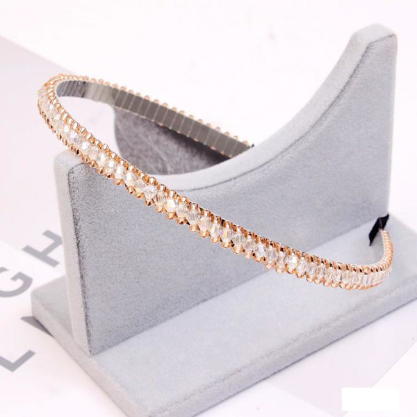 Vackert diadem med broderat strass i flera färger pärlor Black one size