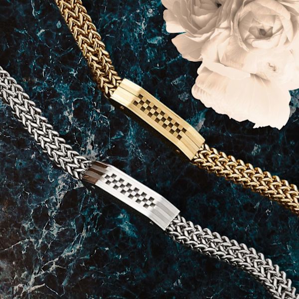 Ylellinen rannekoru, jossa paksu ketju ja ruudullinen solki magneettilukolla Gold one size