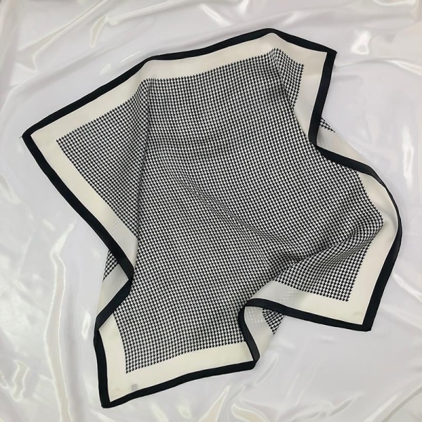 Scarf/Sjal i artificiellt silke svartvita rutor hundtands-mönste Vit one size