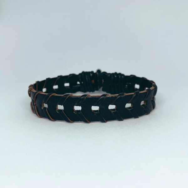 Ett handgjort armband för män små hål band svart Svart one size
