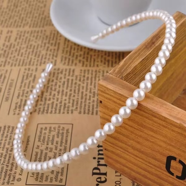 Elegant Pärldiadem med Vita Imitationspärlor - Klassisk Håraccessoar för Fest och Bröllop Vit one size