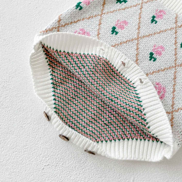Yhteensopiva neuletakki ja shortsit ruusukuvioisella retroklassikkotyylillä White Romper 0-6 months