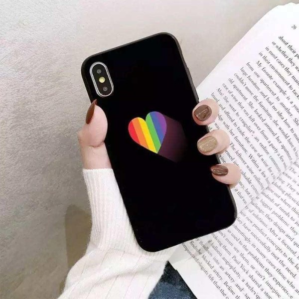 iPhone 13, Pro og Max skalhjerte med regnbuefarver hbtqi Black one size