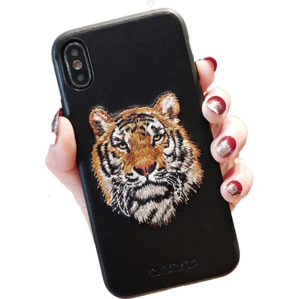iPhone 13, Pro & Max sort broderet cover med tiger vegansk læder Black one size