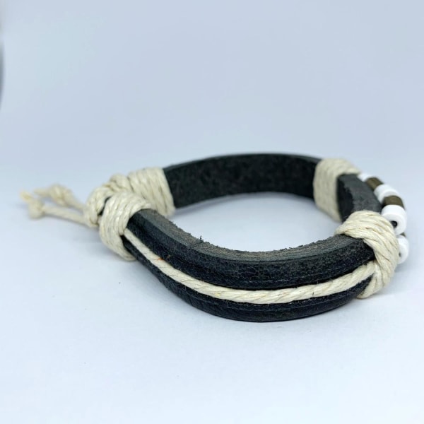Set á 4 stk handgjorda flätade armband i svart vit läder knut Svart one size