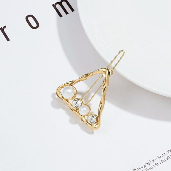 Beautiful hair clip with rhinestones and pearls in the  triangle Gold one size