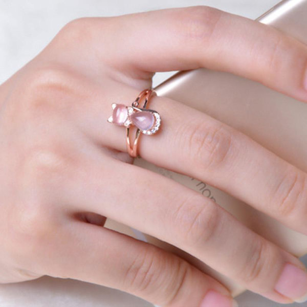 Vaaleanpunainen sormus kissan motiivilla strassit ja kivet ruusukulta kissa Pink gold one size