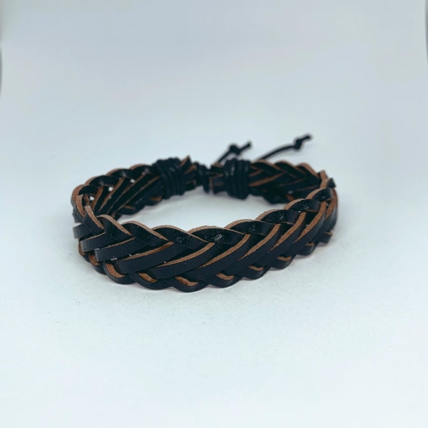 Et håndlavet armbånd til mænds læder i sort læder Black one size