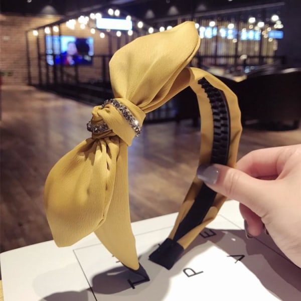 Kaunis makea tiara, jousi ja strassit useissa väreissä Yellow one size