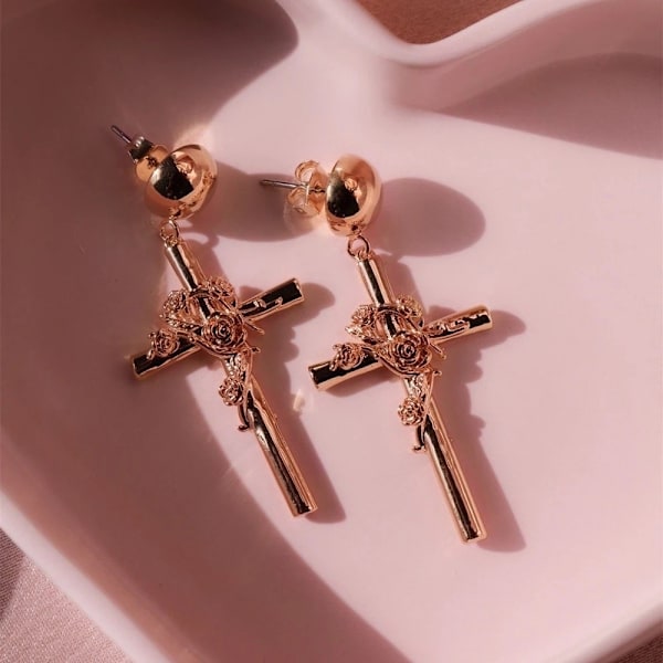 Korvakorut ruusukultaa ja ristit kiinnittyneillä kukilla Pink gold one size
