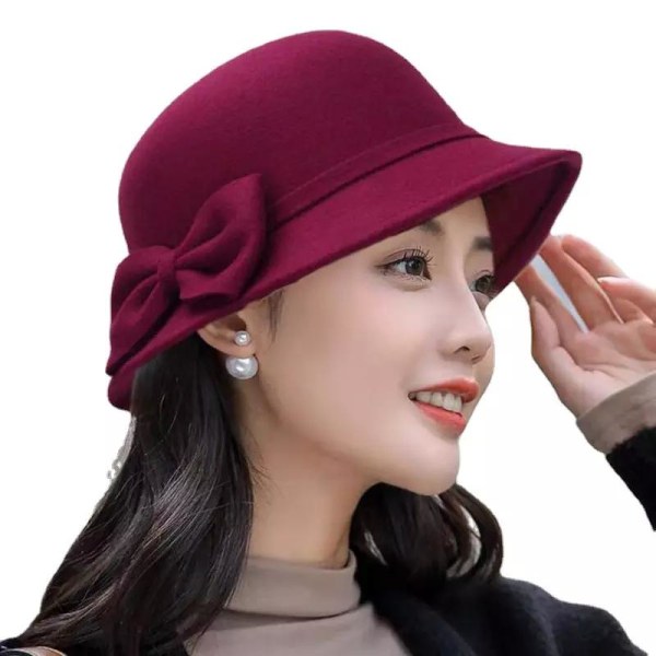 Kaunis hattu naisille rusetilla, joka sopii hääkirkkoon Red one size