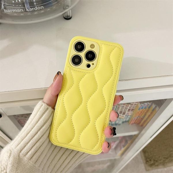 iPhone 13 Pro polstret deksel i trendy farger brodert mønster Yellow one size