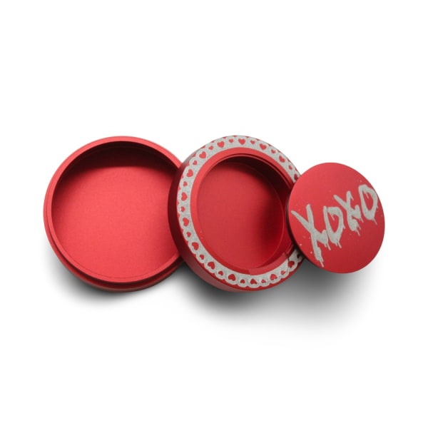 Snusdåse i rød aluminium til al snus - XOXO med hjerter Red