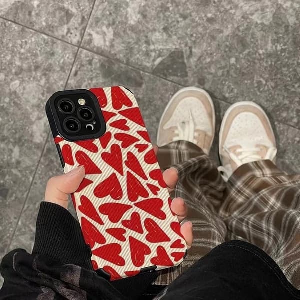 Cover til iPhone 15, Pro & Max sweet hearts silikonerød Red one size