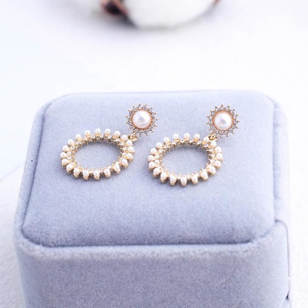 Köp Små Runda örhängen med pärlor och strass Guld one size | Fyndiq