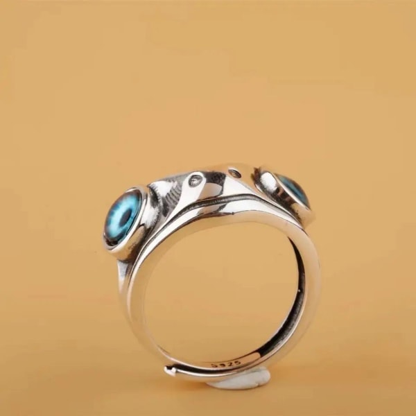 Justerbar Ringfrosk med blått øye - Lekne smykker i messing og s Silver one size