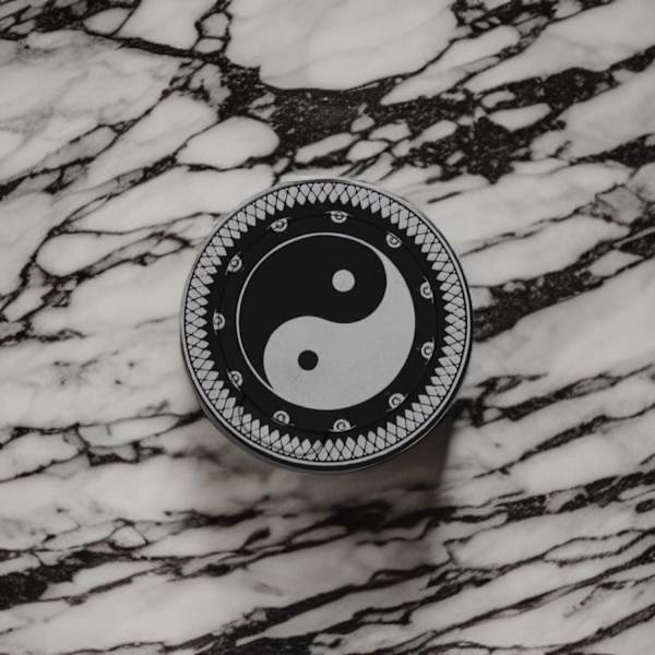 Snusboks i sort aluminium for all snus - zhen ying yang øyne hvite Black