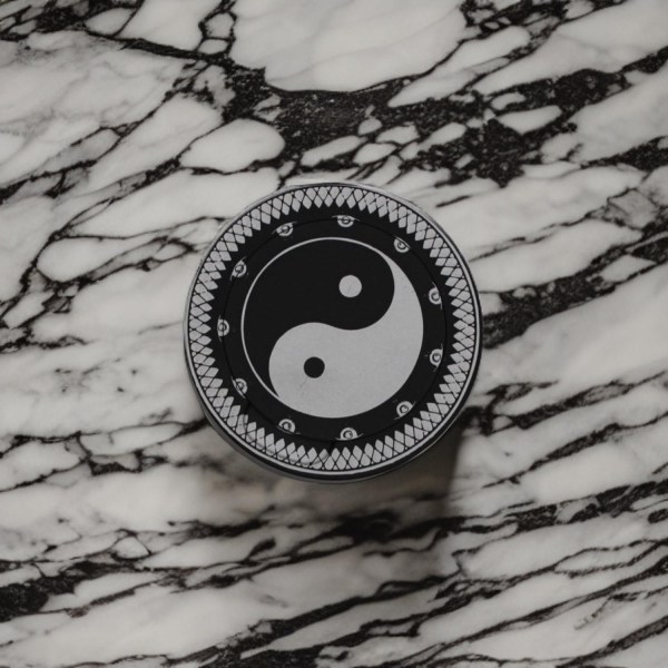 Snusdosa i svart aluminium för alla snus - zhen ying yang ögon v Svart
