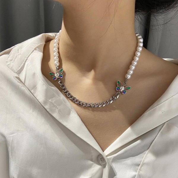 Unik halskæde med farverige sommerfugle, perler og kæde White one size