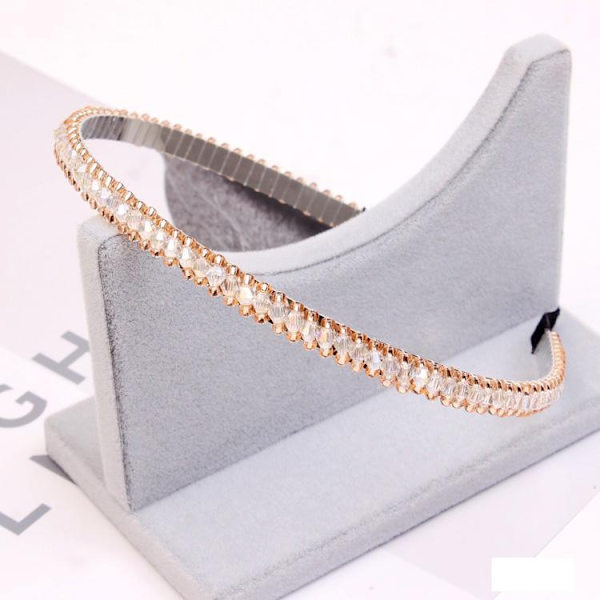 Vackert diadem med broderat strass i flera färger pärlor White one size