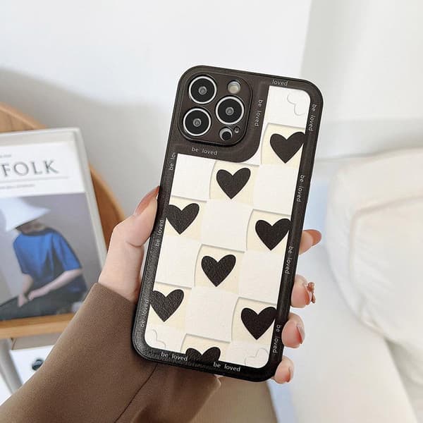 iPhone 13, Pro & Max blødt cover sort og hvid ternede hjerter Black one size