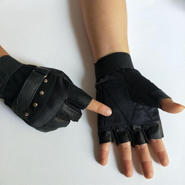 Lopuksi mukava pari kuntosalihanskat, joissa on neulat ja puolisormet Black one size