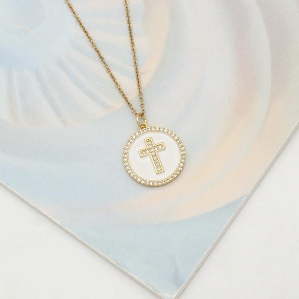 Halsband med vit cirkel med kors i strass och emalj Guld one size