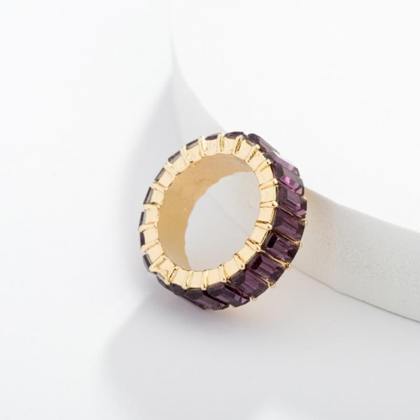 Smuk ring med rektangulære krystaller rhinsten guld & farve Purple one size