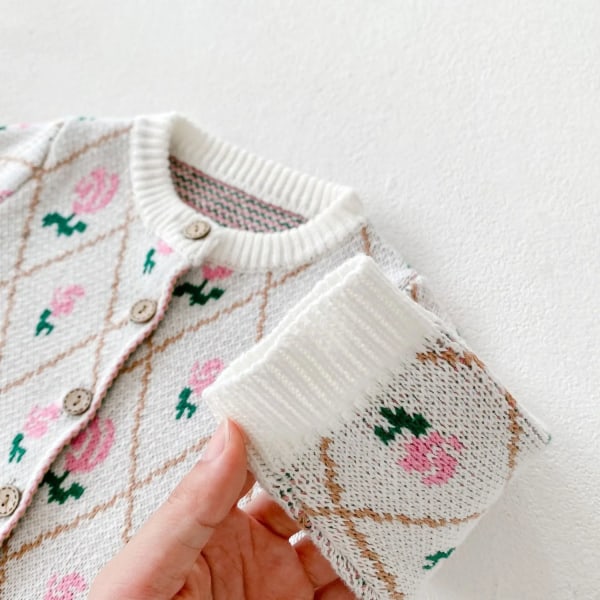 Yhteensopiva neuletakki ja shortsit ruusukuvioisella retroklassi White Cardigan 0-6 months