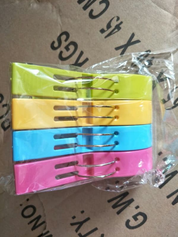 4-pack Ljusa Plast Strandhandduksklämmor för Solstol