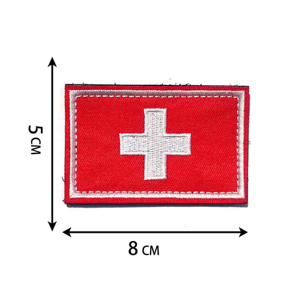Sæt med 2 broderede stofmærker med schweizisk flag