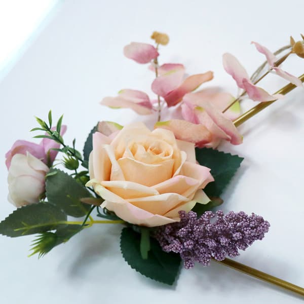 Sett med 3 kunstige blomsterkranser i metallring