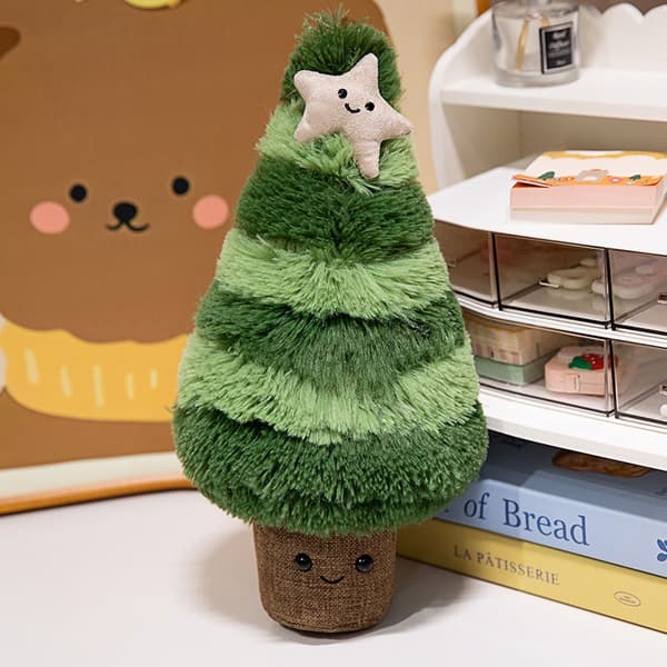 Juleplyspude dekoration med sjov dukke - Patchwork juletræ 30cm