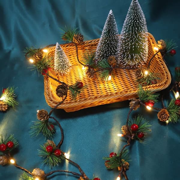 Julelys med pynt, 20 LED julekrans