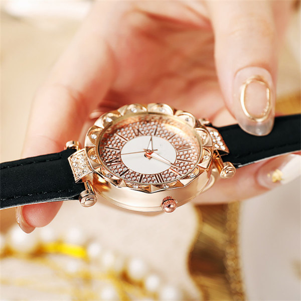Kvinnors Quartz Watch Automatisk Armbandsur Diamond Dial Multi Color Casual Watch
