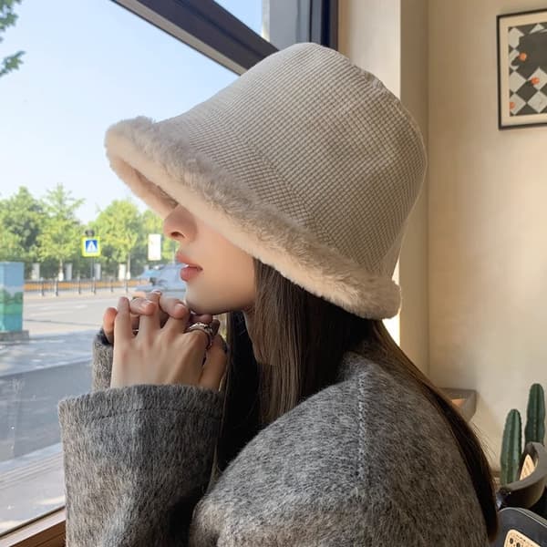 Fluffy fiskerhat til kvinder - Beige