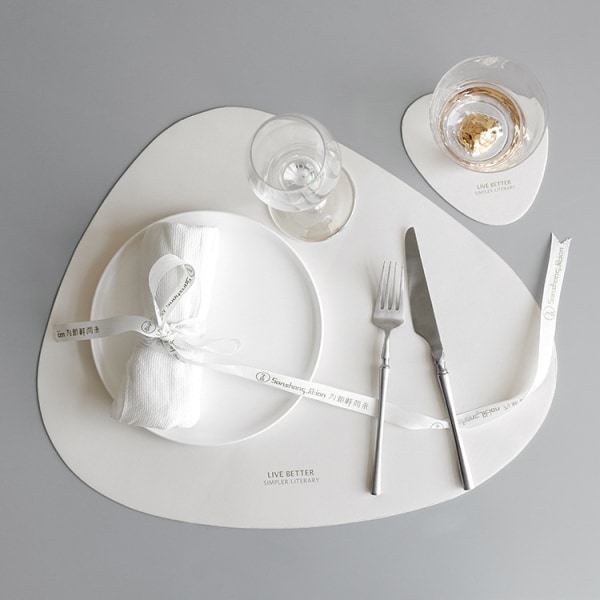 Triangulär bordstablett i läder Triangel matsalsmatta i läder, thermal , halkskydd, vattentät bordsmatta, vit