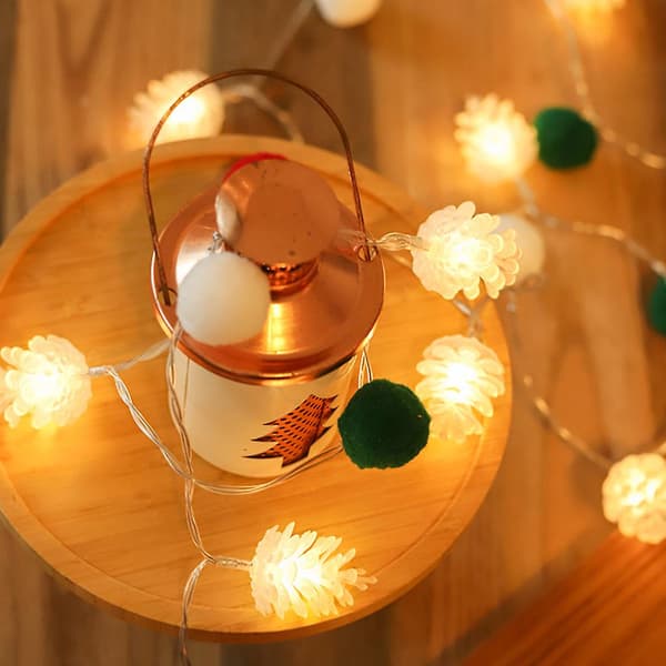Julgransslinga med kottar och hårbollar, LED-ljus, 2m, varmvit