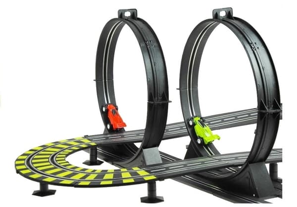 To-sporet racerbane 1157 cm med 2 Formel 1-biler og transformator