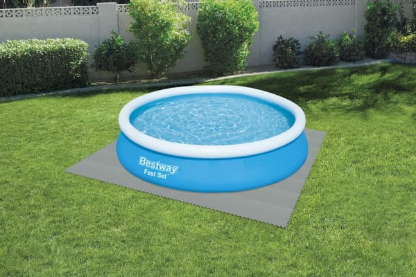 Poolunderlägg skummatta 50x50 cm 9-pack skydd mot punktering