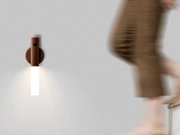 LED væglampe med bevægelsessensor magnetfæste USB-C genopladelig mørkebrun