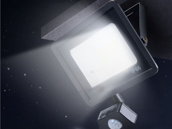 LED-strålkastare 20W IP66 med rörelse- & skymningssensor 6000K