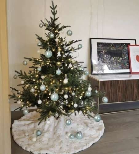 Julgransmatta 120 cm vit/silver polyester med stjärnor & snöflingor