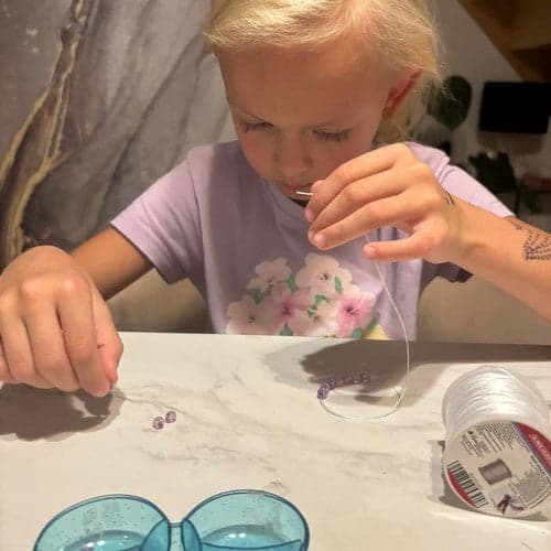 Elastiskt smyckesband 1 mm 40 m på rulle vit gummi