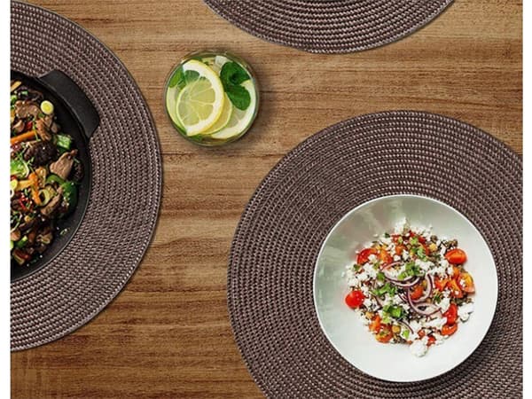 Rund bordstablett i plast flätad brun 38 cm 1-pack